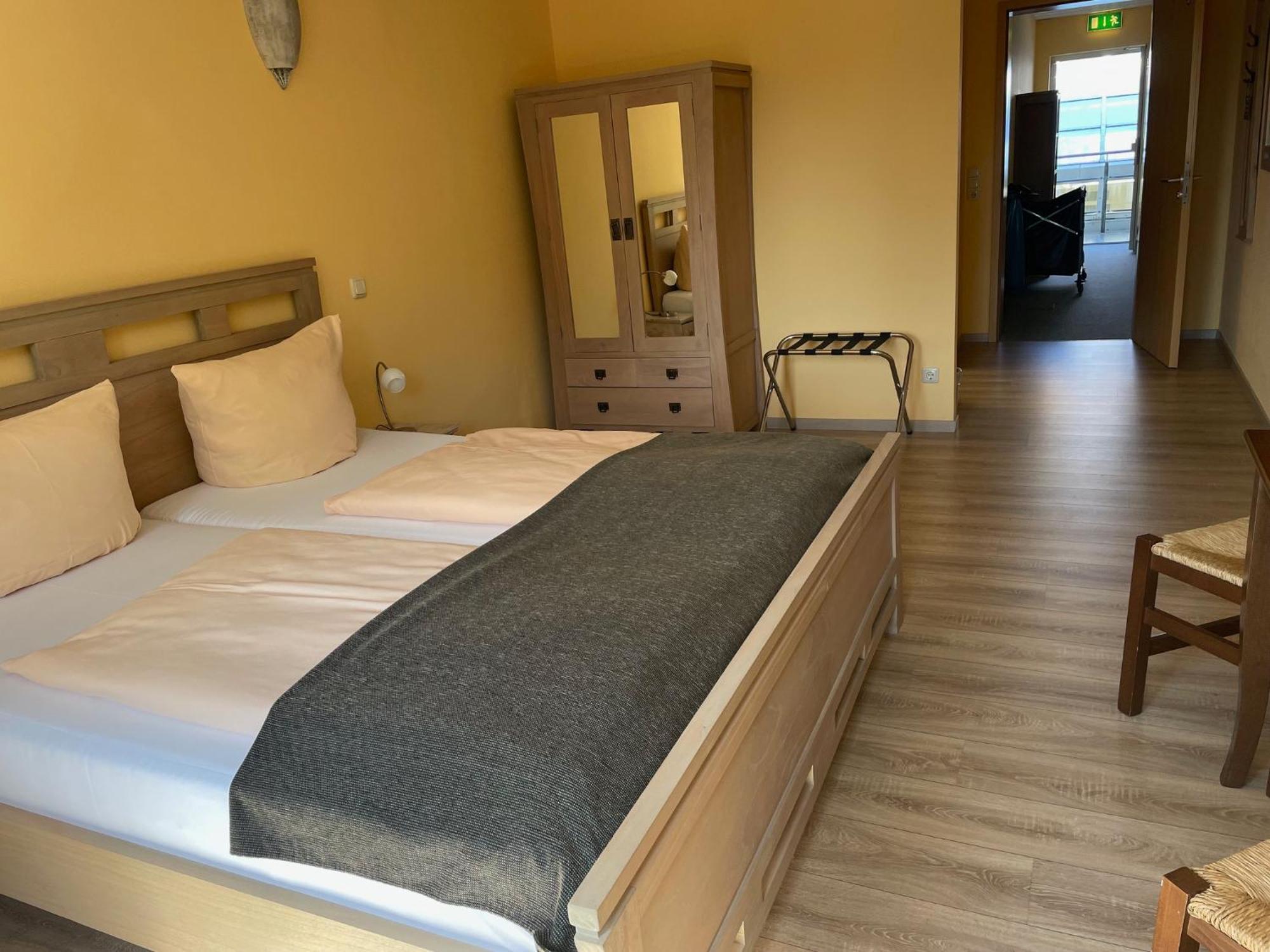 Hotel Rabenstein Raben Steinfeld ภายนอก รูปภาพ