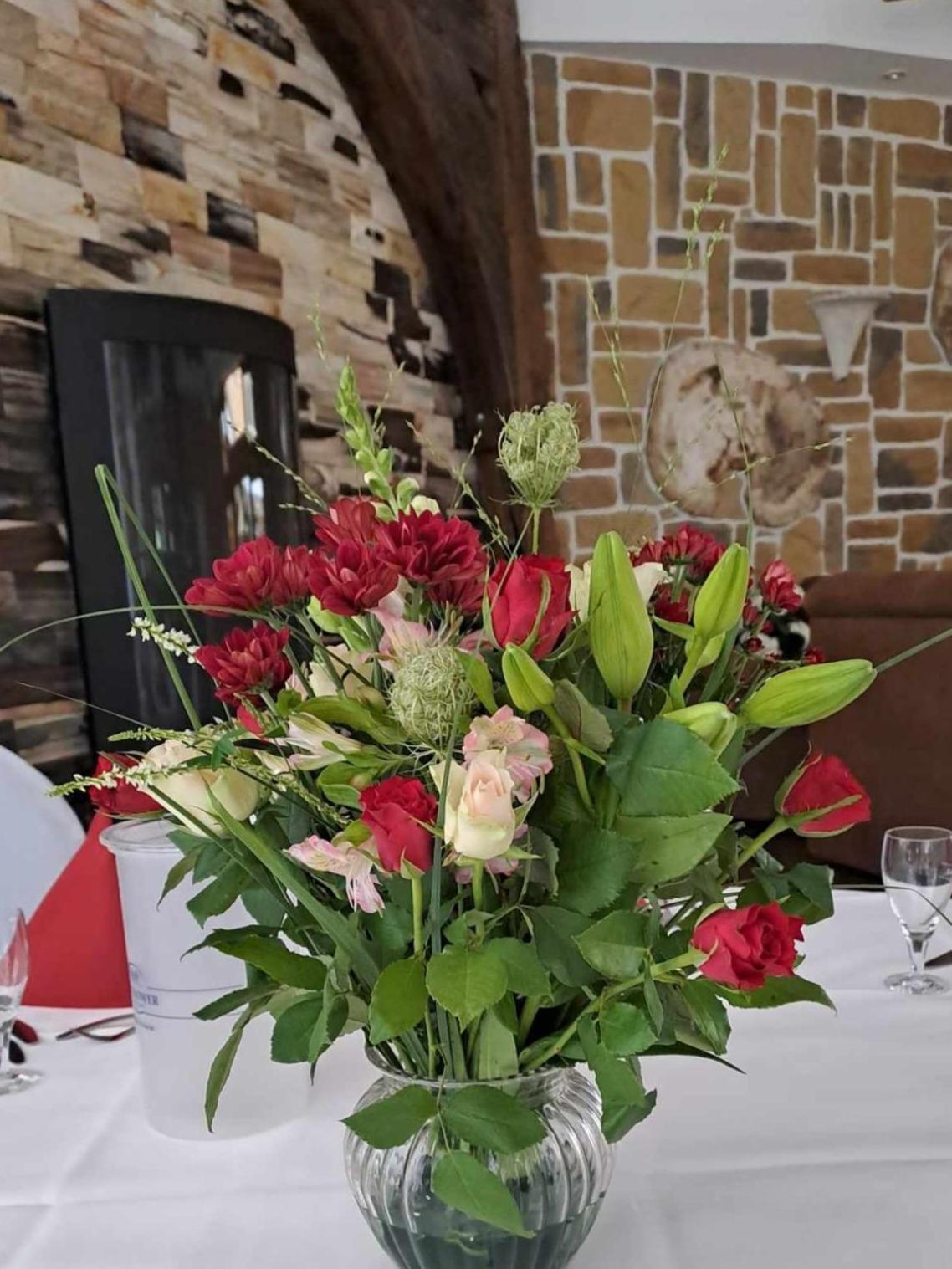 Hotel Rabenstein Raben Steinfeld ภายนอก รูปภาพ