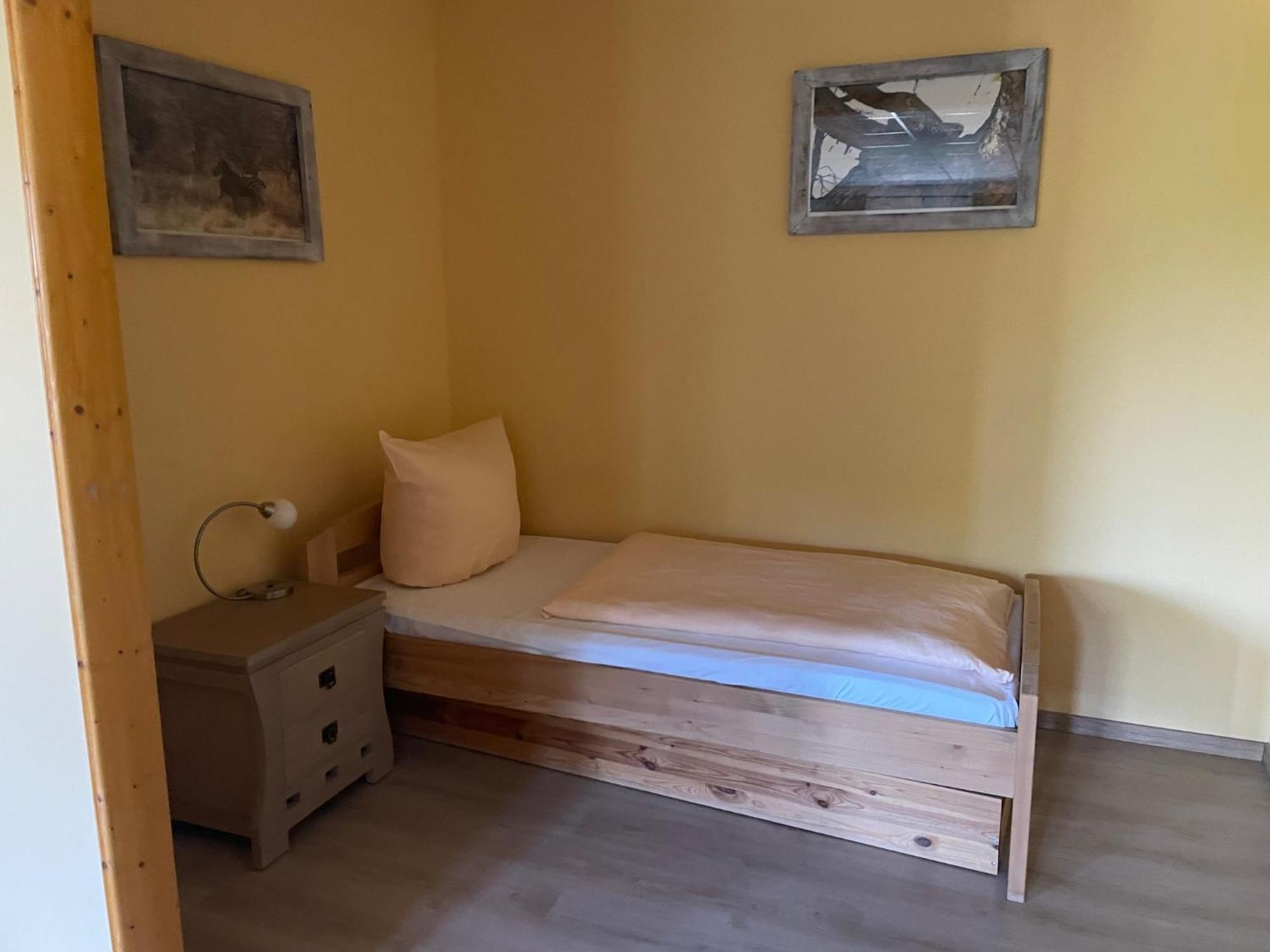 Hotel Rabenstein Raben Steinfeld ภายนอก รูปภาพ