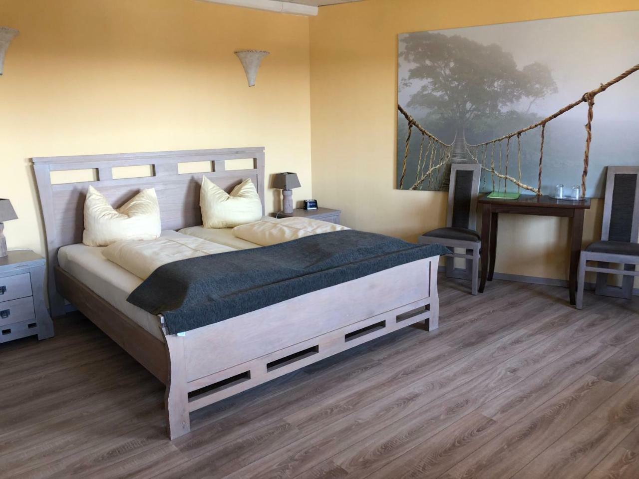 Hotel Rabenstein Raben Steinfeld ภายนอก รูปภาพ